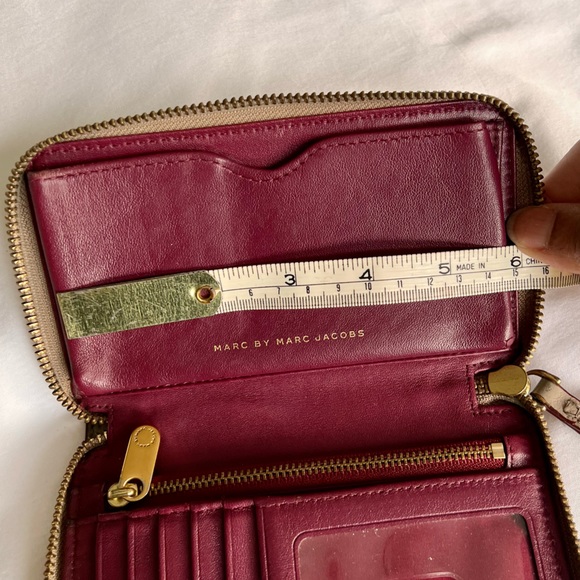 Marc Jacobs tan / burgundy phone case, card holder wristlet - Picture 6 of 7
